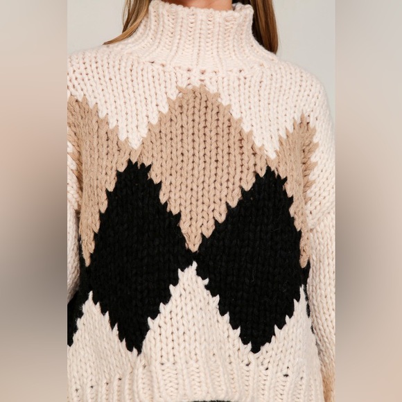 NWT chunky knit sweater.l - Picture 2 of 5